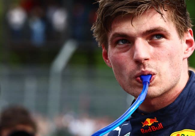 Max Verstappen boit