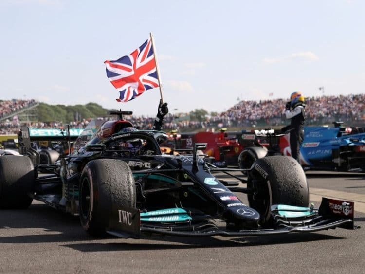 Lewis Hamilton drapeau.jpeg