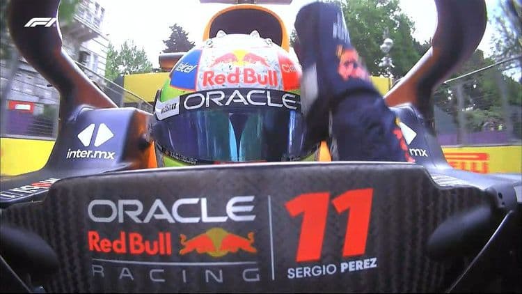 Sergio Perez célébrant sa deuxième victoire au GP d'Azerbaïdjan en 2023