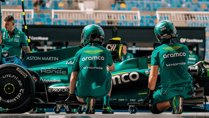 F1 Aston Martin en piste lors des essais de pré-saison 2026 à Bahreïn