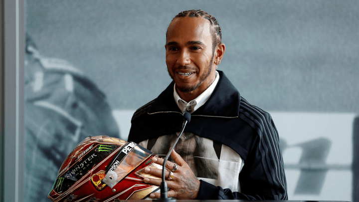 Lewis Hamilton présente son casque