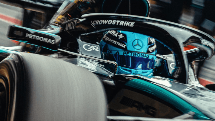 George Russell au volant de la Mercedes W17 lors des essais de pré-saison F1 2026