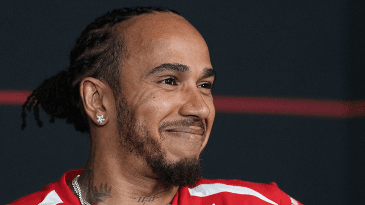 Lewis Hamilton souriant au GP d'Australie 2026