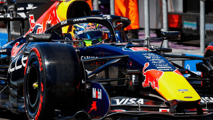 Isack Hadjar au volant de la Red Bull RB22 sur le circuit d'Albert Park lors du GP d'Australie 2026