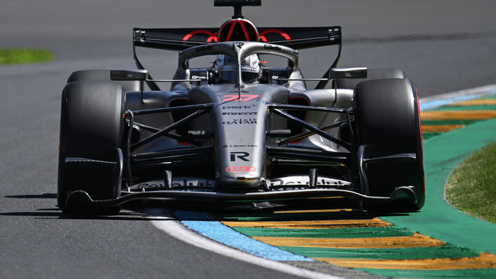 L'Audi R26 de Gabriel Bortoleto en action sur le circuit d'Albert Park lors du GP d'Australie 2026