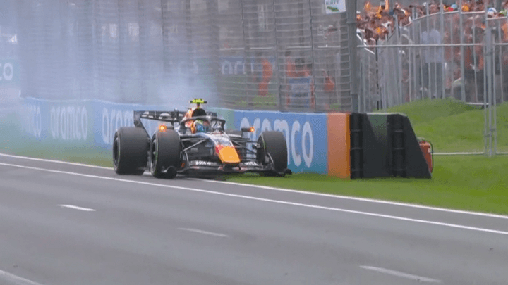 Isack Hadjar et sa Red Bull RB22 à l’arrêt lors du GP d'Australie