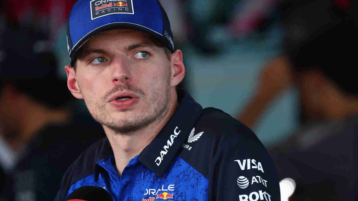Verstappen dans la zone interview après le Grand Prix d'Australie 2026
