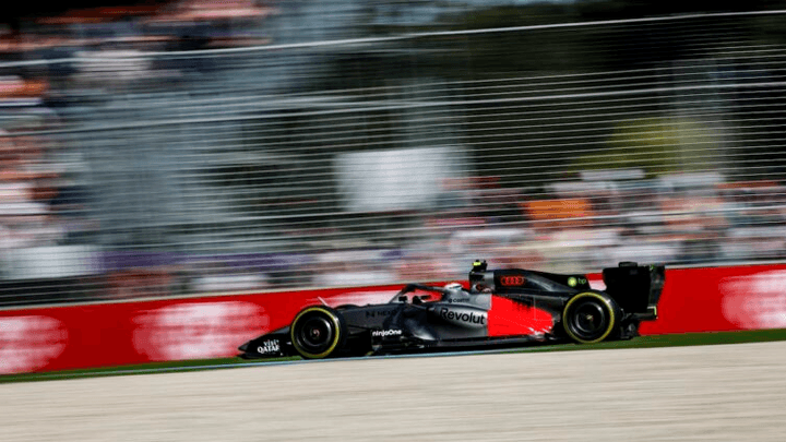 Monoplace Audi F1 en action de course