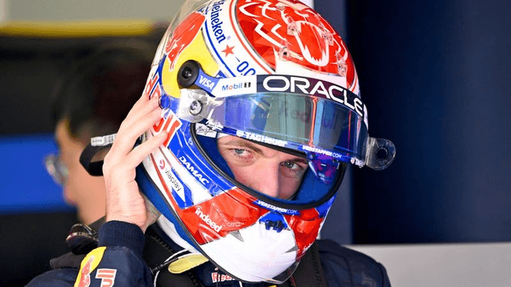 Portrait de Max Verstappen en casque, GP de Chine 2026