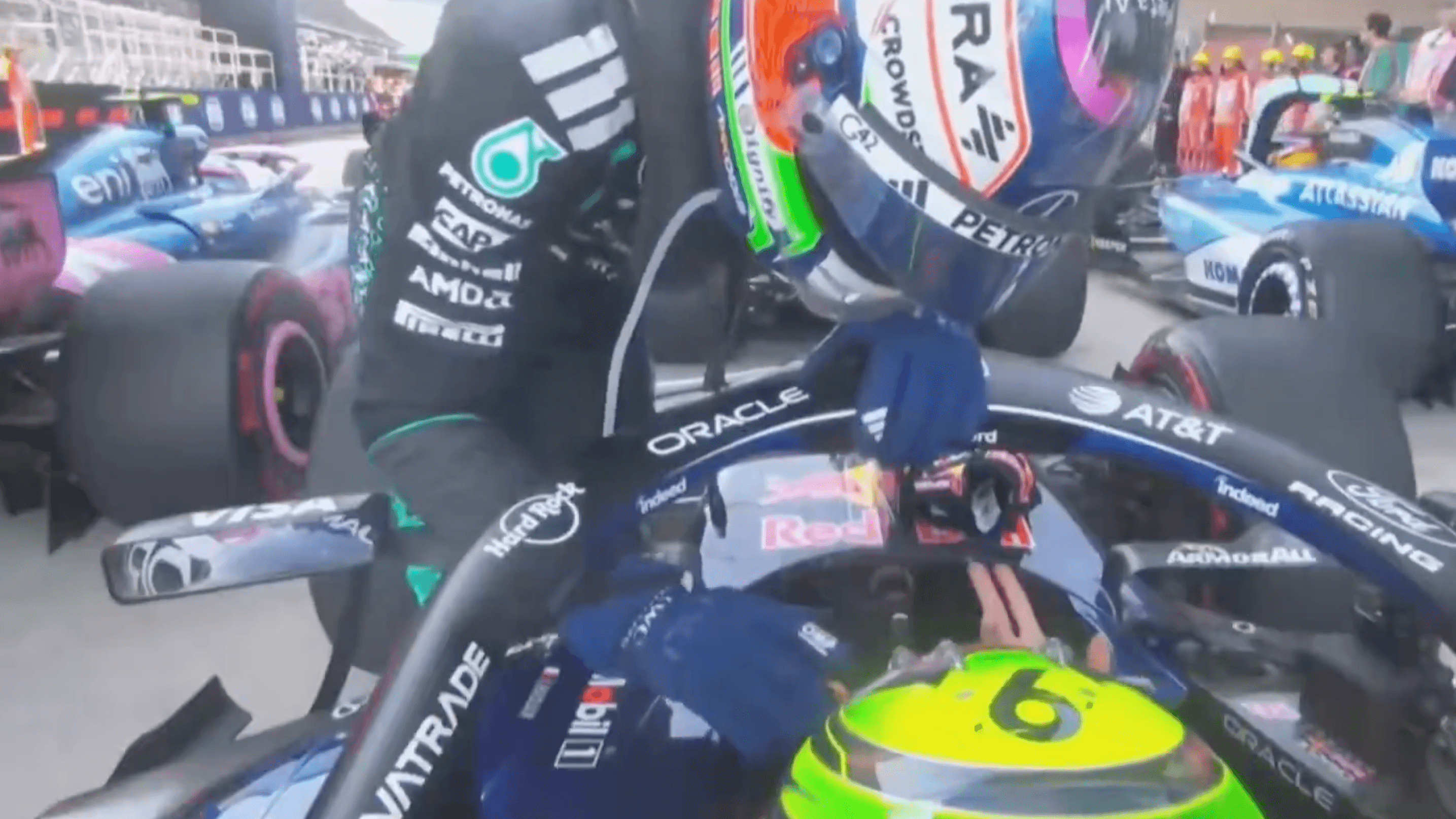 Antonelli s'excuse auprès d'Isack Hadjar pour son contact en course Sprint au GP de Chine