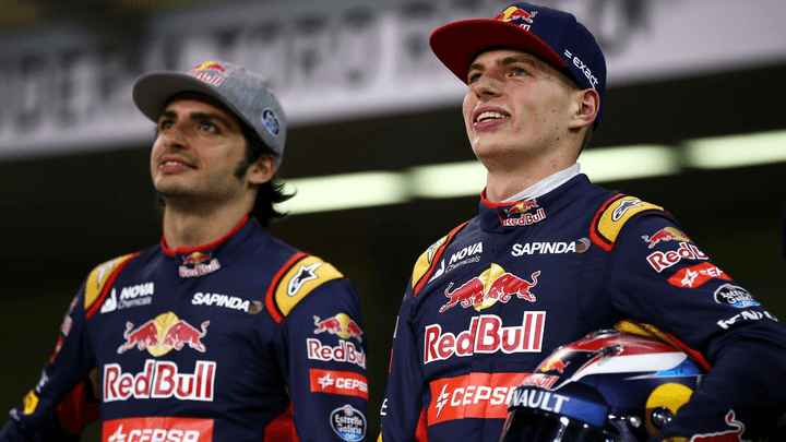 Max Verstappen et Carlos Sainz Jr en combinaison Red Bull Toro Rosso lors de leurs débuts en Formule 1