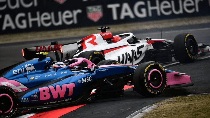 Accrochage entre les monoplaces de Colapinto et Ocon lors du Grand Prix de Chine de Formule 1