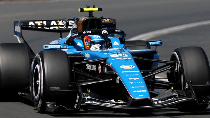 Carlos Sainz au volant de sa monoplace Williams lors d'une session en piste