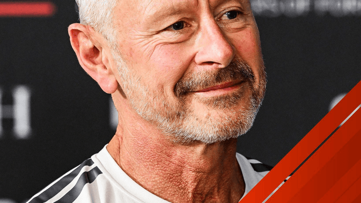 Jonathan Wheatley en conférence de presse, avec le logo "BREAKING" et le texte "TO DEPART AUDI F1 TEAM"