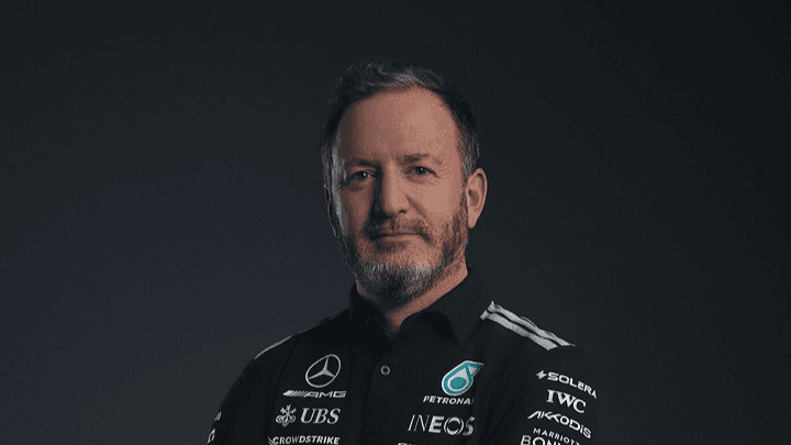 Portrait officiel de Bradley Lord en tenue Mercedes F1