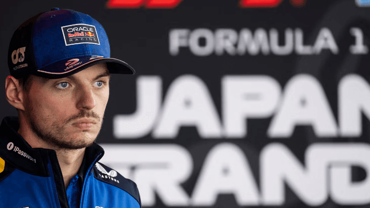 Voitures Red Bull Racing en course sur circuit de F1