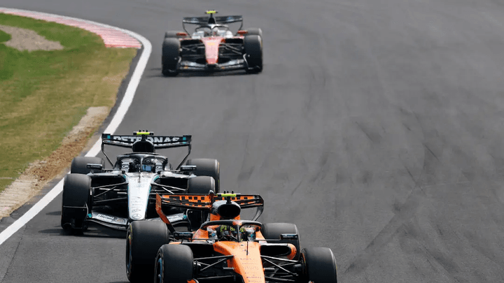 Logo FIA avec texte annonçant des réunions sur les changements potentiels du règlement F1 2026