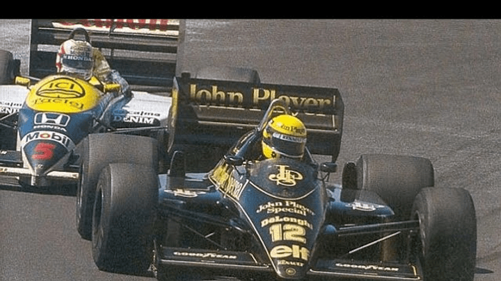 Ayrton Senna en Lotus JPS noire et dorée lors du GP d'Espagne 1986 à Jerez