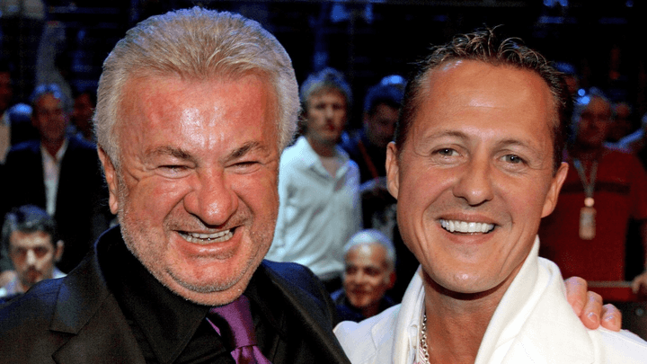 Willi Weber et Michael Schumacher souriant lors d'un événement officiel