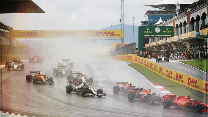 Départ du Grand Prix de Turquie en F1 avec voitures de course sur la piste d'Istanbul Park