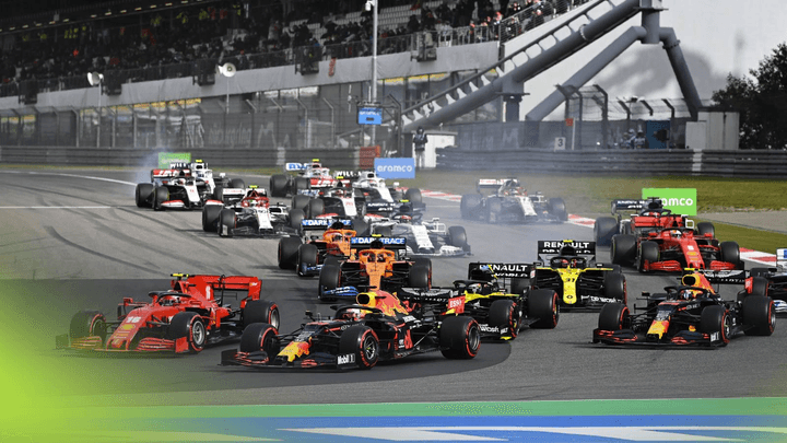 Départ d'un Grand Prix de Formule 1 avec le peloton de monoplaces en action sur le circuit