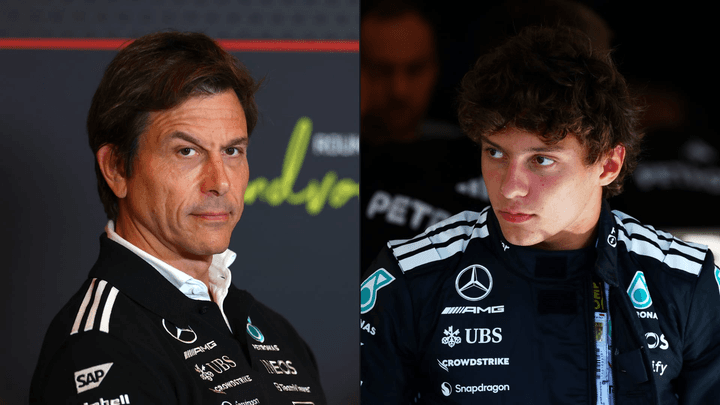 Toto Wolff et Kimi Antonelli lors d'une conférence de presse Mercedes en Formule 1