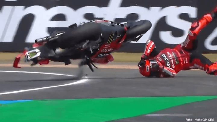 Chute spectaculaire de Marc Márquez au Grand Prix du Mans avec sa moto Ducati