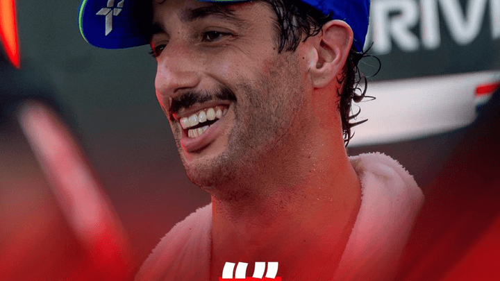 Daniel Ricciardo souriant en casquette bleue avec citation sur sa reconnaissance envers McLaren