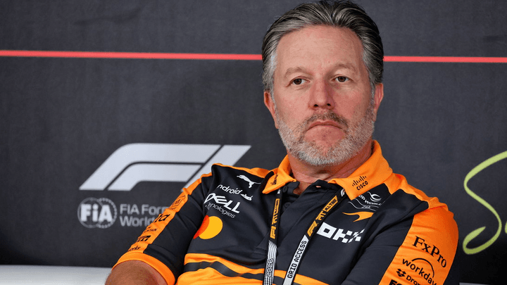 Zak Brown, PDG de McLaren, lors d'une conférence de presse en Formule 1