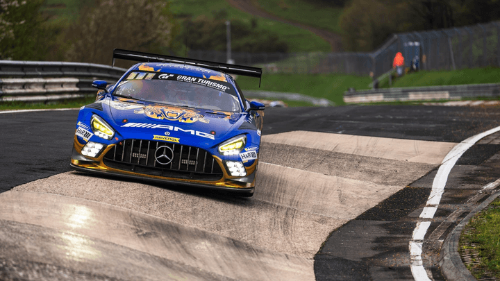 Mercedes-AMG GT3 Red Bull Racing en action sur le Nürburgring