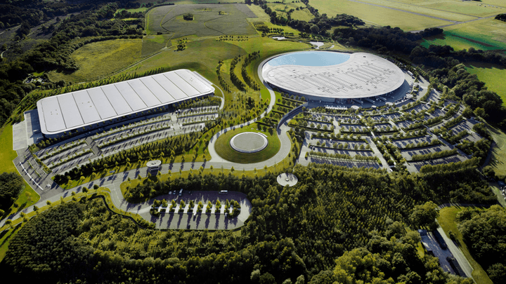 Vue aérienne du Technology Centre McLaren, siège moderne de l'écurie F1 à Woking
