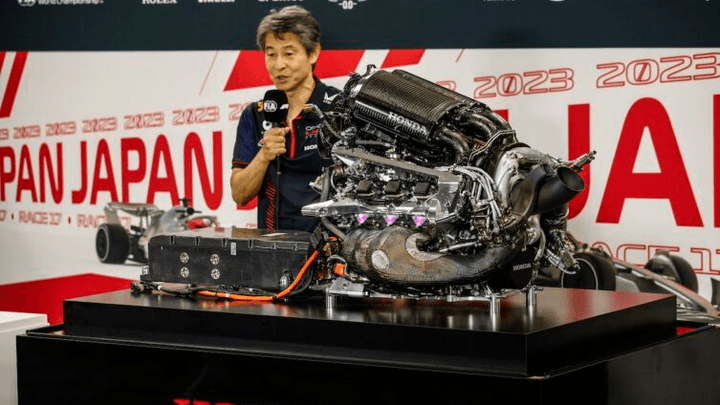 Présentation d'un moteur Honda de Formule 1 lors d'une conférence officielle au Japon