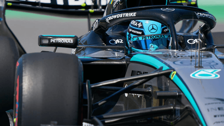 George Russell au volant de sa Mercedes W15 durant les qualifications du GP du Canada 2026