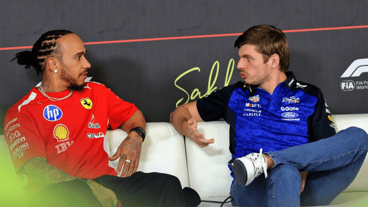 Lewis Hamilton (Ferrari, rouge) et Max Verstappen (Red Bull, bleu) en interview F1
