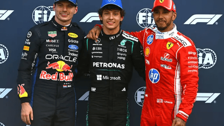 Trois pilotes de F1 sur le podium après les qualifications, dont le poleman au centre