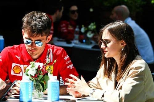 Charles Leclerc et Charlotte Sine